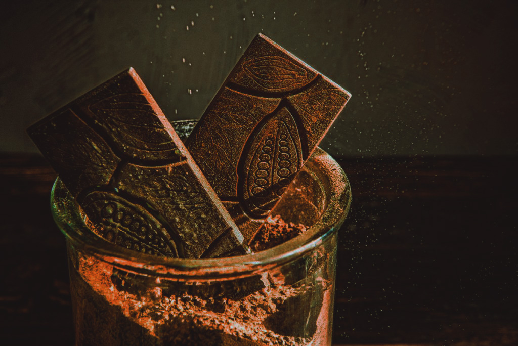 Σοκολάτες σε βάζο με κακάο